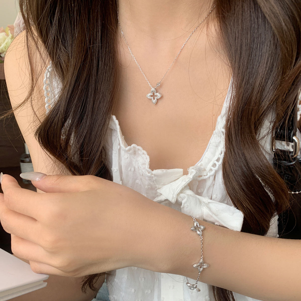 Sterling Silver Four-Leaf Clover Necklace for Women, Four-Leaf Clover Five-Flower Bracelet, Light Luxury High-End Clavicle Chain, Neck Chain, Gift for Girlfriend
